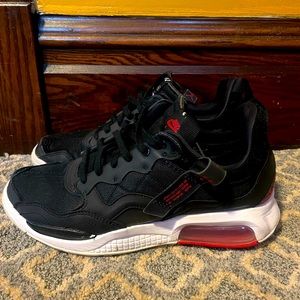 Men’s Jordan MA2s